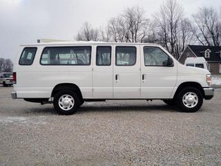 Ford Econoline Wagon 2011 photo 4