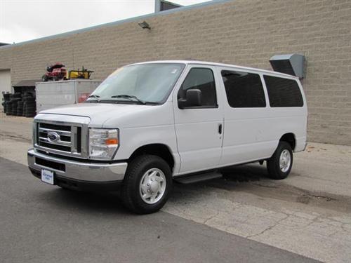 Ford Econoline Wagon 2011 photo 2