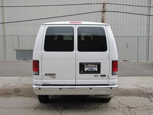 Ford Econoline Wagon 2011 photo 4