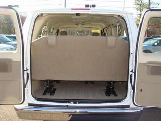 Ford Econoline Wagon 2011 photo 2