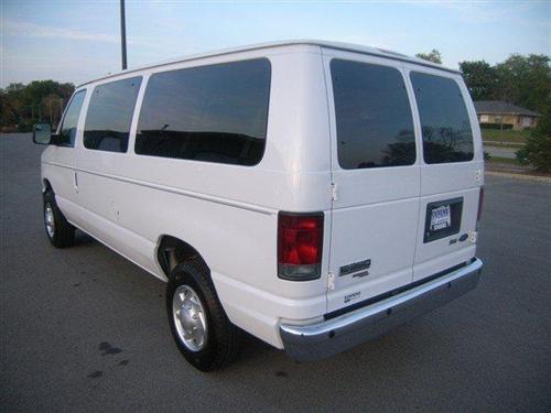 Ford Econoline Wagon 2011 photo 1