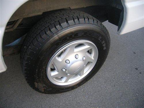 Ford Econoline Wagon 2011 photo 3