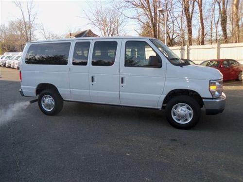 Ford Econoline Wagon 2011 photo 3