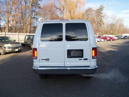 Ford Econoline Wagon 2011 photo 4