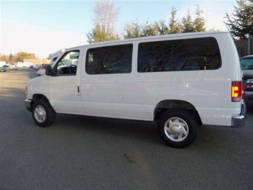 Ford Econoline Wagon 2011 photo 5