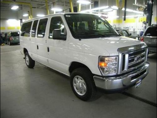 Ford Econoline Wagon 2011 photo 3