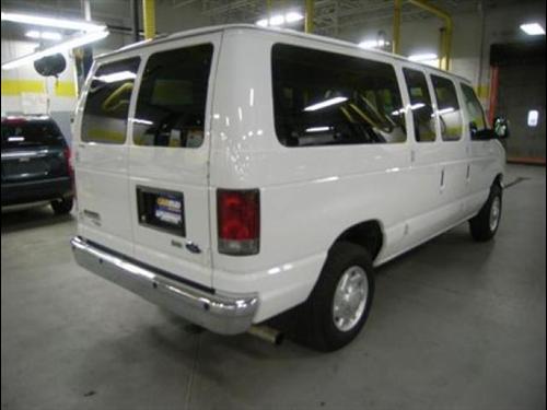 Ford Econoline Wagon 2011 photo 5