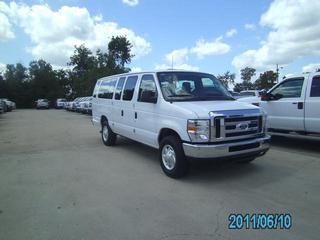 Ford Econoline Wagon 2011 photo 2