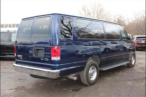 Ford Econoline Wagon 2011 photo 1