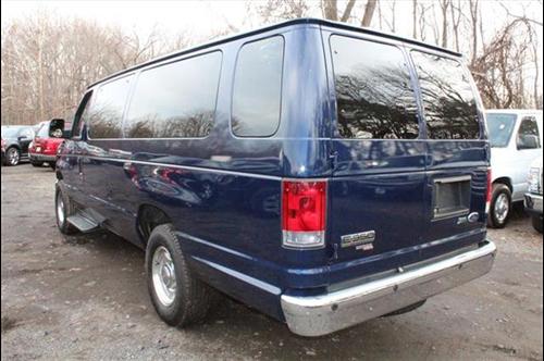 Ford Econoline Wagon 2011 photo 3