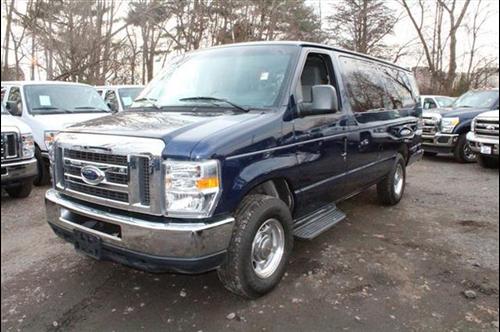 Ford Econoline Wagon 2011 photo 4