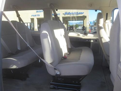 Ford Econoline Wagon 2011 photo 5