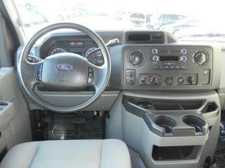 Ford Econoline Wagon 2011 photo 1