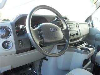 Ford Econoline Wagon 2011 photo 3