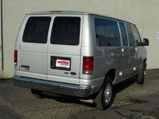 Ford Econoline Wagon 2011 photo 5