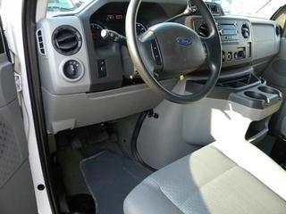 Ford Econoline Wagon 2011 photo 3