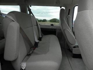 Ford Econoline Wagon 2011 photo 2