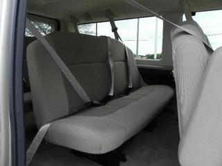 Ford Econoline Wagon 2011 photo 3