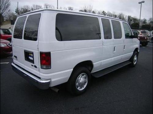 Ford Econoline Wagon 2011 photo 4
