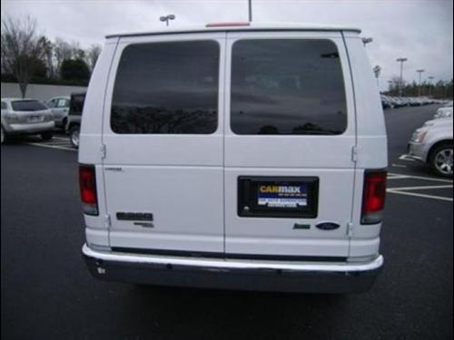 Ford Econoline Wagon 2011 photo 5