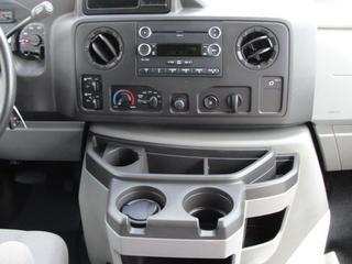 Ford Econoline Wagon 2011 photo 2