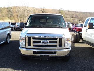 Ford Econoline Wagon 2011 photo 2