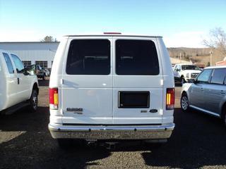 Ford Econoline Wagon 2011 photo 4