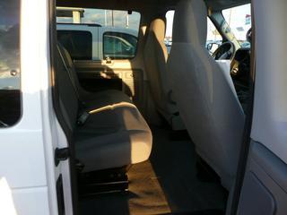 Ford Econoline Wagon 2011 photo 2