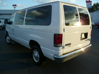 Ford Econoline Wagon 2011 photo 4