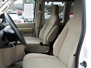 Ford Econoline Wagon 2011 photo 2