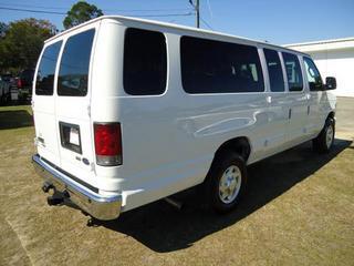 Ford Econoline Wagon 2011 photo 2