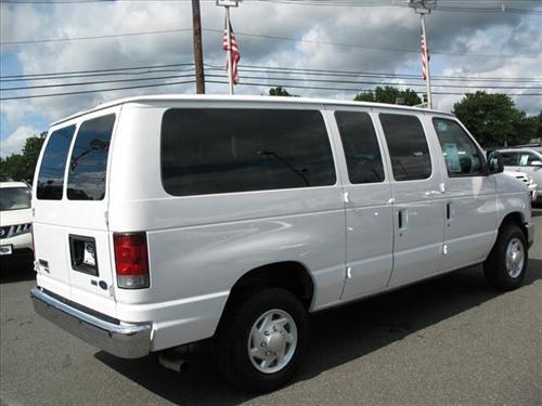 Ford Econoline Wagon 2011 photo 1