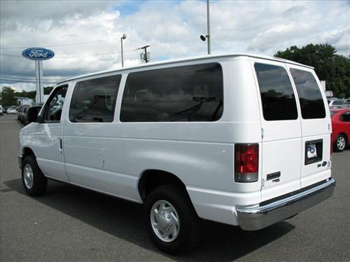 Ford Econoline Wagon 2011 photo 4