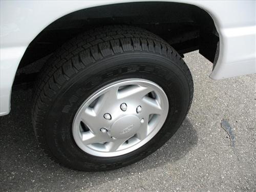 Ford Econoline Wagon 2011 photo 5