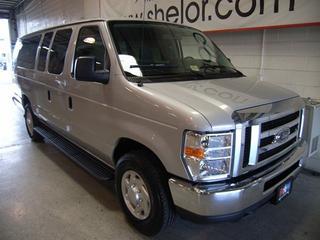 Ford Econoline Wagon 2011 photo 2