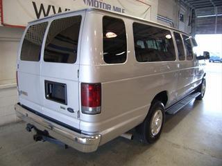 Ford Econoline Wagon 2011 photo 4