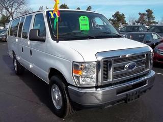 Ford Econoline Wagon 2011 photo 2