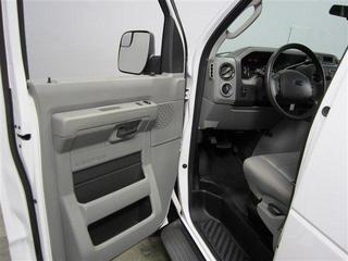 Ford Econoline Wagon 2011 photo 3