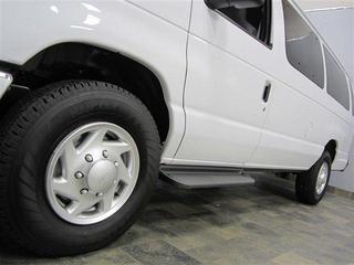 Ford Econoline Wagon 2011 photo 5