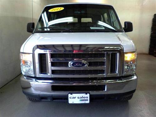 Ford Econoline Wagon 2011 photo 3