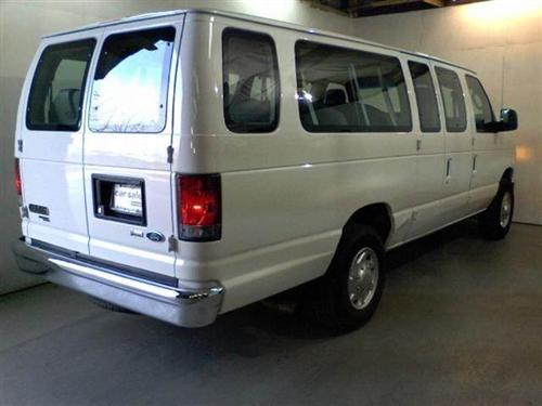 Ford Econoline Wagon 2011 photo 4