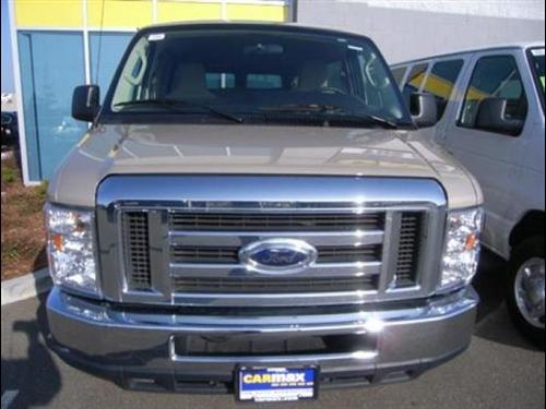 Ford Econoline Wagon 2011 photo 1