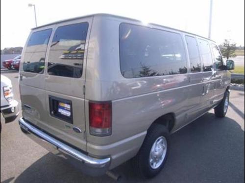 Ford Econoline Wagon 2011 photo 4