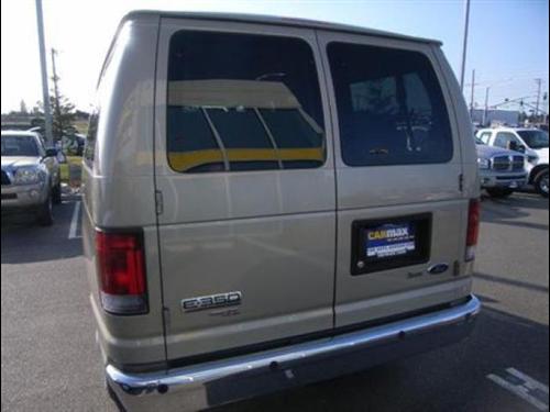 Ford Econoline Wagon 2011 photo 5