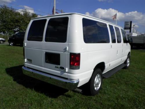 Ford Econoline Wagon 2011 photo 2