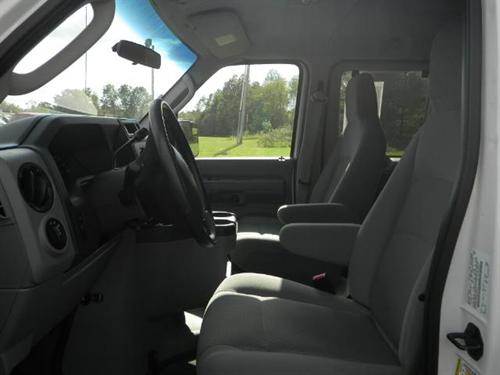 Ford Econoline Wagon 2011 photo 3