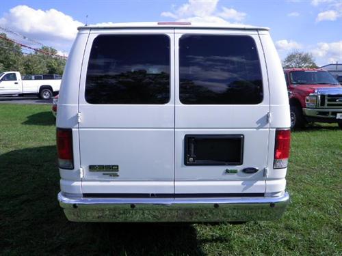 Ford Econoline Wagon 2011 photo 4