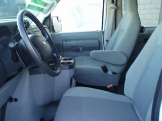 Ford Econoline Wagon 2011 photo 2