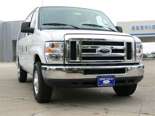 Ford Econoline Wagon 2012 photo 1