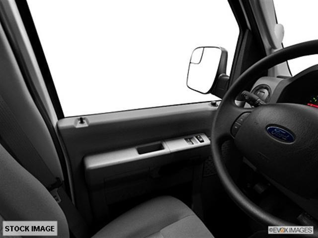 Ford Econoline Wagon 2012 photo 4